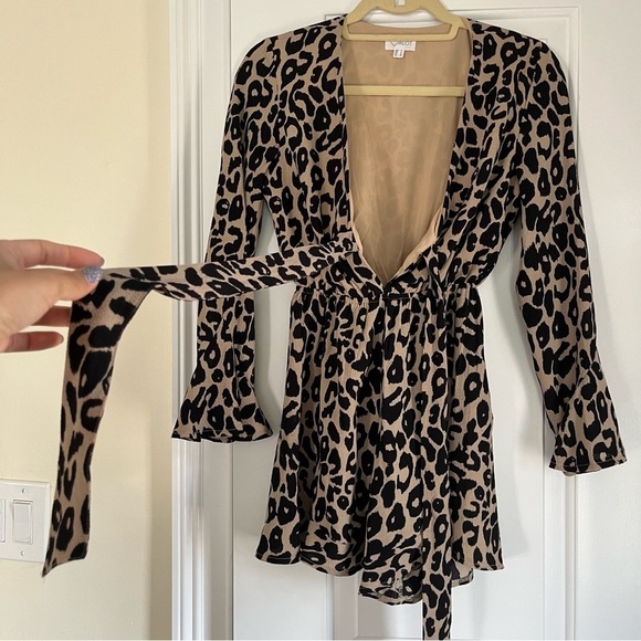 LF | Cheetah Print Tie front romper - Picture 5 of 7